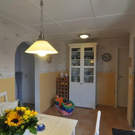 Blaues Haus an der Wohlenberger Wiek Ferienhaus